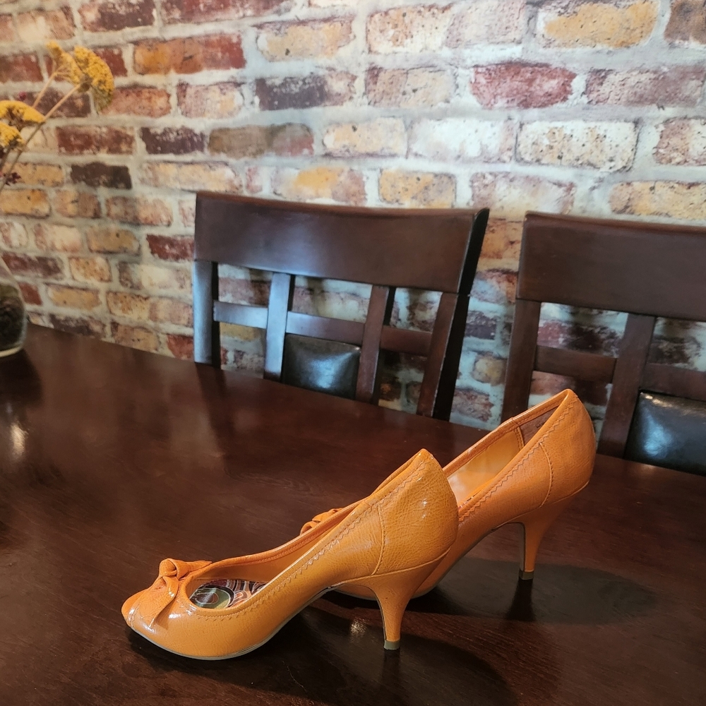 Shoes - Picture 3 of 9